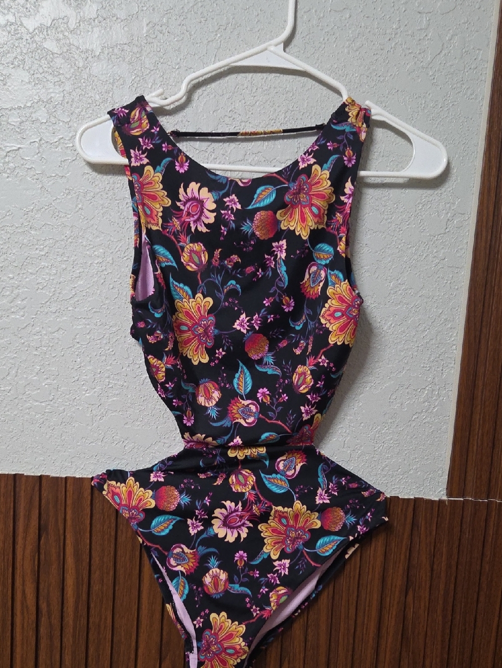 Chic Nanette Lepore Animal Print Swimsuit - Classic Leopard Pattern Size Medium